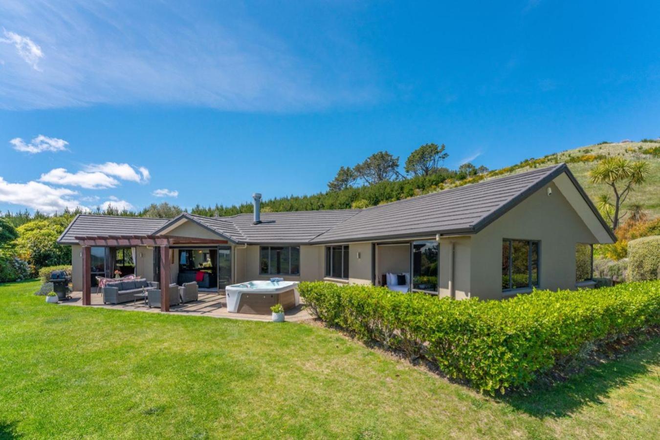 Scenic Solitude - Wake Up To Lake And Mountain Views! Taupo Bagian luar foto