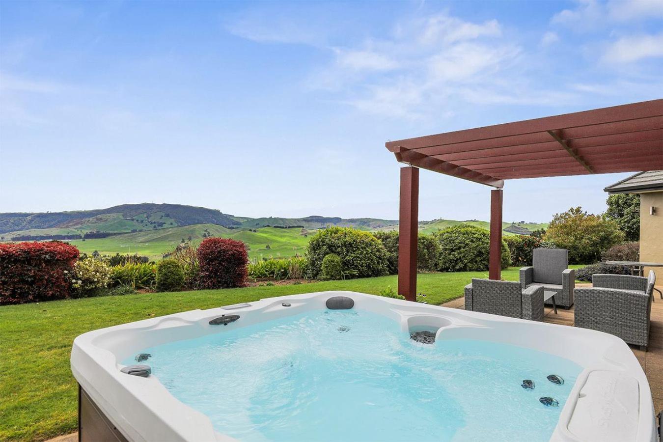 Scenic Solitude - Wake Up To Lake And Mountain Views! Taupo Bagian luar foto